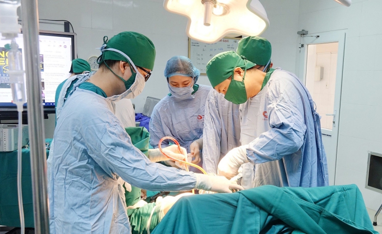 Thay khớp h&aacute;ng th&agrave;nh c&ocirc;ng cho cụ b&agrave; 103 tuổi ở Quảng Ninh   - Ảnh 1.