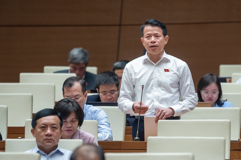 Quốc hội đang thảo luận dự &aacute;n Luật Đường bộ - Ảnh 7.