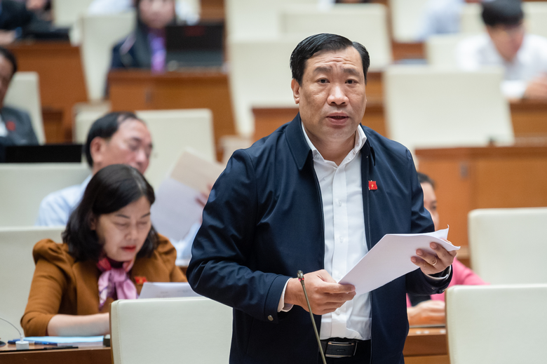 Quốc hội đang thảo luận dự &aacute;n Luật Đường bộ - Ảnh 8.