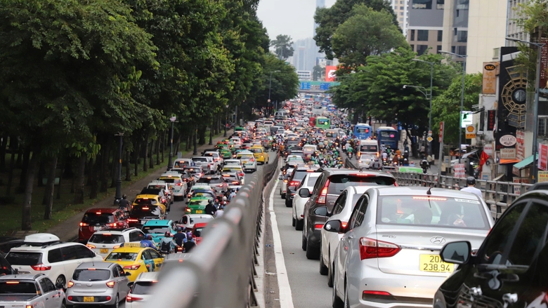 Loạt dự &aacute;n chậm trễ, năng lực Ban giao th&ocirc;ng TP.HCM gặp vấn đề g&igrave; ? - Ảnh 2.