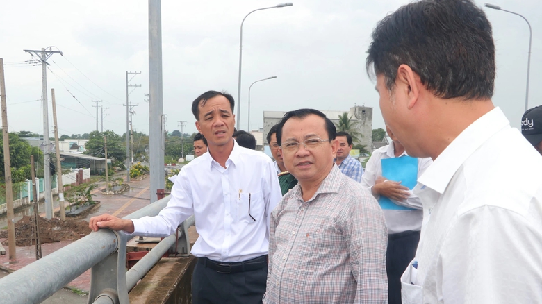 Bạc Liêu: Nâng nền, xây tường ngăn nước nhưng…vẫn ngập, cách nào ứng phó? - Ảnh 1. Bạc Liêu: Nâng nền, xây tường ngăn nước nhưng…vẫn ngập, cách nào ứng phó? - Ảnh 1.