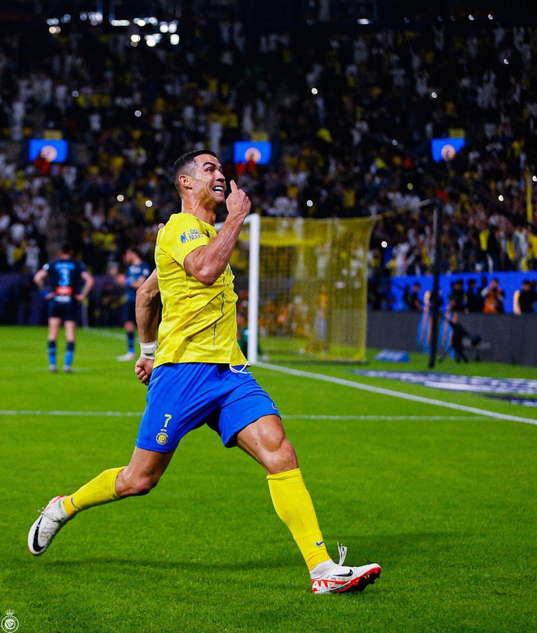 Ronaldo khiến cả thế giới ngả mũ th&aacute;n phục với kỷ lục v&ocirc; tiền kho&aacute;ng hậu  - Ảnh 1.