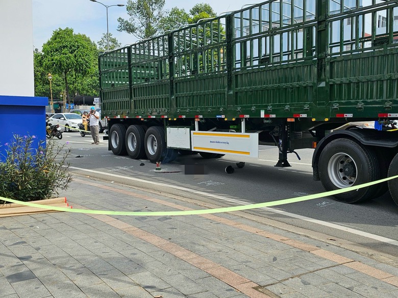 Một phụ nữ tử vong sau va chạm với xe đầu kéo ở Bình Dương - Ảnh 1. Một phụ nữ tử vong sau va chạm với xe đầu kéo ở Bình Dương - Ảnh 1.