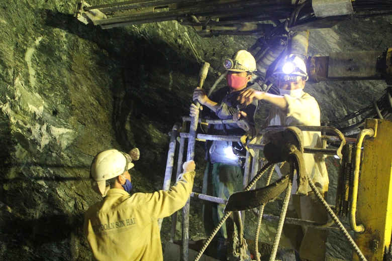 Hầm xuyên núi cao tốc Bắc - Nam đoạn qua Hà Tĩnh đang được thi công như thế nào? - Ảnh 8. Hầm xuyên núi cao tốc Bắc - Nam đoạn qua Hà Tĩnh đang được thi công như thế nào? - Ảnh 8.