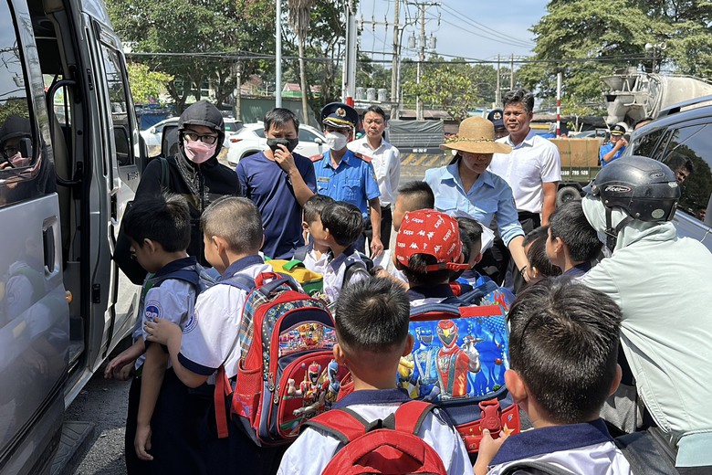 Đồng Nai 10 tháng phạt 276 xe đưa rước - Ảnh 1. Đồng Nai 10 tháng phạt 276 xe đưa rước - Ảnh 1.