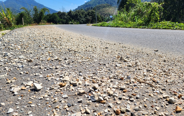 L&acirc;m đồng: D&acirc;n bất an với xe chở đ&aacute;, nơm nớp lo tai nạn - Ảnh 9.