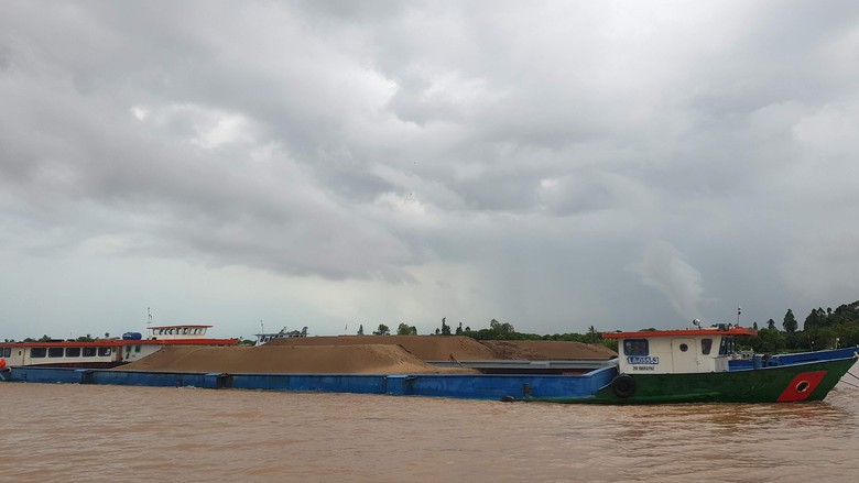 Đầu năm 2024, khai th&aacute;c c&aacute;t cho dự &aacute;n th&agrave;nh phần 2 cao tốc Ch&acirc;u Đốc &ndash; Cần Thơ &ndash; S&oacute;c Trăng - Ảnh 1.