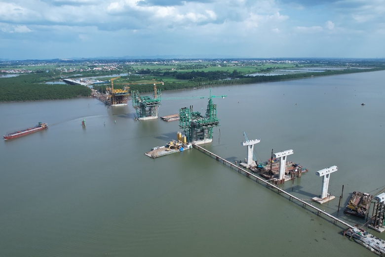 Quảng Ninh: D&acirc;n đồng l&ograve;ng nhận tiền, b&agrave;n giao mặt bằng thi c&ocirc;ng đường dẫn cầu Bến Rừng - Ảnh 5.