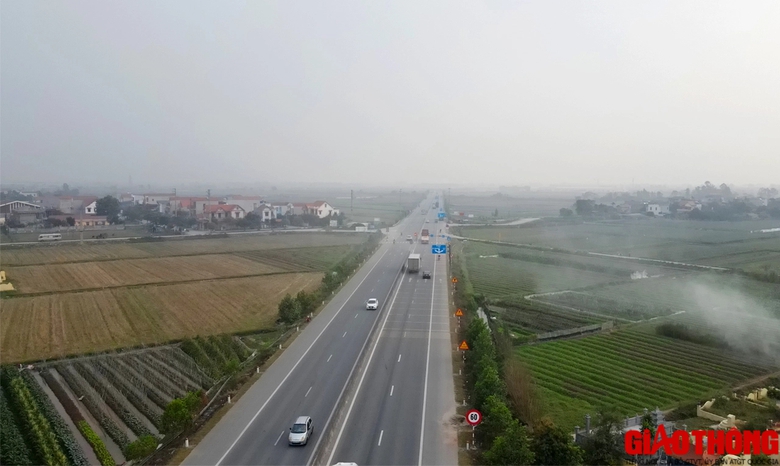 Đường nối 2 cao tốc qua H&agrave; Nam, Hưng Y&ecirc;n đẹp h&uacute;t hồn khi nh&igrave;n từ tr&ecirc;n cao - Ảnh 3.