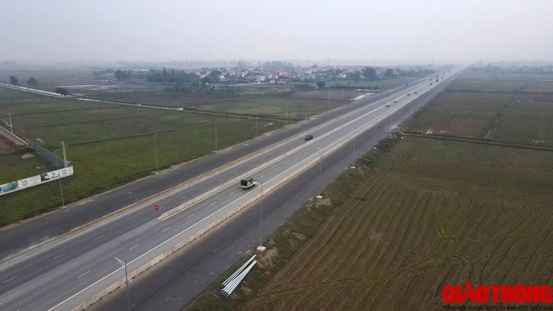 Đường nối 2 cao tốc qua H&agrave; Nam, Hưng Y&ecirc;n đẹp h&uacute;t hồn khi nh&igrave;n từ tr&ecirc;n cao - Ảnh 6.