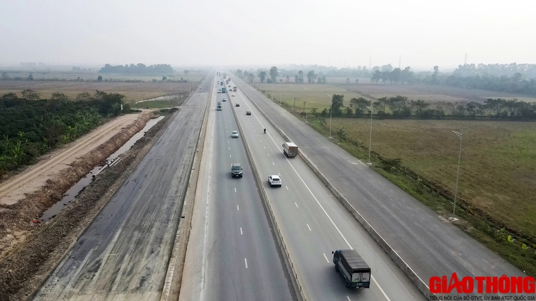 Đường nối 2 cao tốc qua H&agrave; Nam, Hưng Y&ecirc;n đẹp h&uacute;t hồn khi nh&igrave;n từ tr&ecirc;n cao - Ảnh 8.