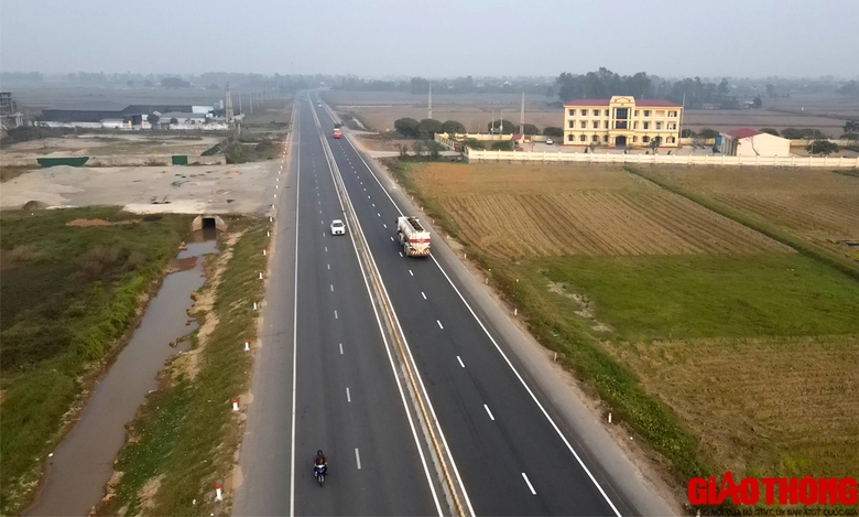 Đường nối 2 cao tốc qua H&agrave; Nam, Hưng Y&ecirc;n đẹp h&uacute;t hồn khi nh&igrave;n từ tr&ecirc;n cao - Ảnh 15.