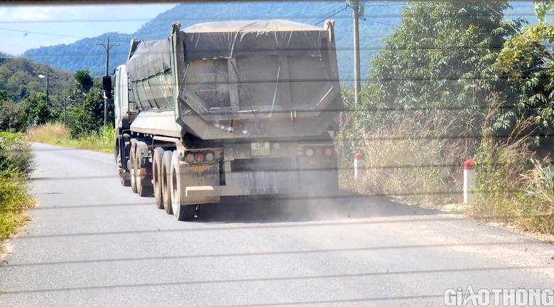 L&acirc;m đồng: D&acirc;n bất an với xe chở đ&aacute;, nơm nớp lo tai nạn - Ảnh 4.