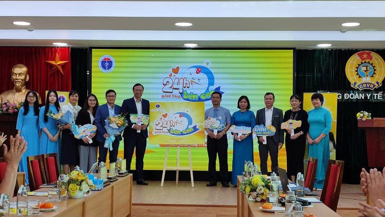 "24 giờ b&ecirc;n con", gi&uacute;p trẻ ph&aacute;t triển to&agrave;n diện - Ảnh 1.