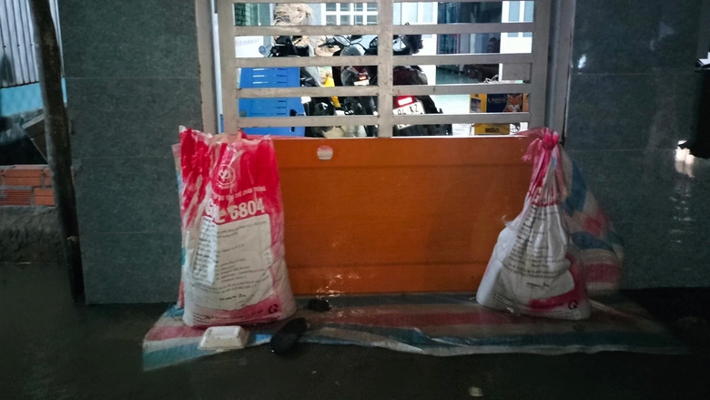 Trắng đêm không ngủ lo ‘chạy’ triều cường ở Bạc Liêu - Ảnh 3. Trắng đêm không ngủ lo ‘chạy’ triều cường ở Bạc Liêu - Ảnh 3.