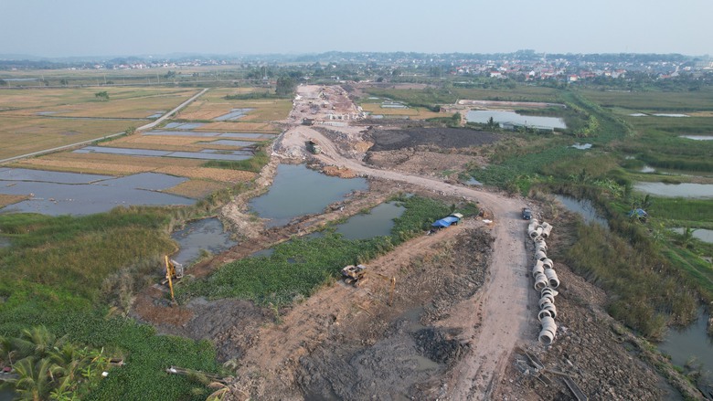 Quảng Ninh: D&acirc;n đồng l&ograve;ng nhận tiền, b&agrave;n giao mặt bằng thi c&ocirc;ng đường dẫn cầu Bến Rừng - Ảnh 4.