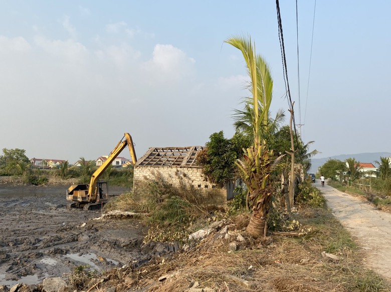 Quảng Ninh: D&acirc;n đồng l&ograve;ng nhận tiền, b&agrave;n giao mặt bằng thi c&ocirc;ng đường dẫn cầu Bến Rừng - Ảnh 2.