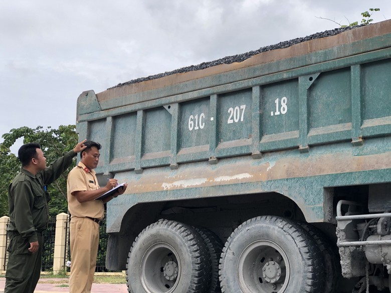 Chia sẻ cơ sở dữ liệu, ngăn xe hết ni&ecirc;n hạn tham gia giao th&ocirc;ng - Ảnh 2.