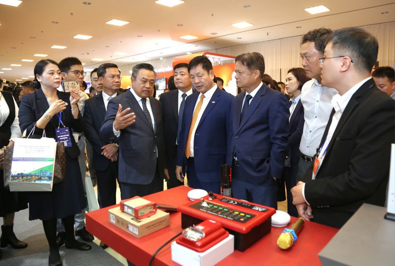 Chủ tịch H&agrave; Nội: Th&agrave;nh phố ph&aacute;t triển bền vững l&agrave; th&agrave;nh phố với mọi tiện &iacute;ch th&ocirc;ng minh - Ảnh 2.