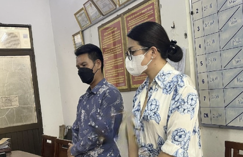 Khởi tố bắt tạm giam hai tài xế xe Lexus và Vinfast cố tình tông nhau giữa phố - Ảnh 1. Khởi tố bắt tạm giam hai tài xế xe Lexus và Vinfast cố tình tông nhau giữa phố - Ảnh 1.