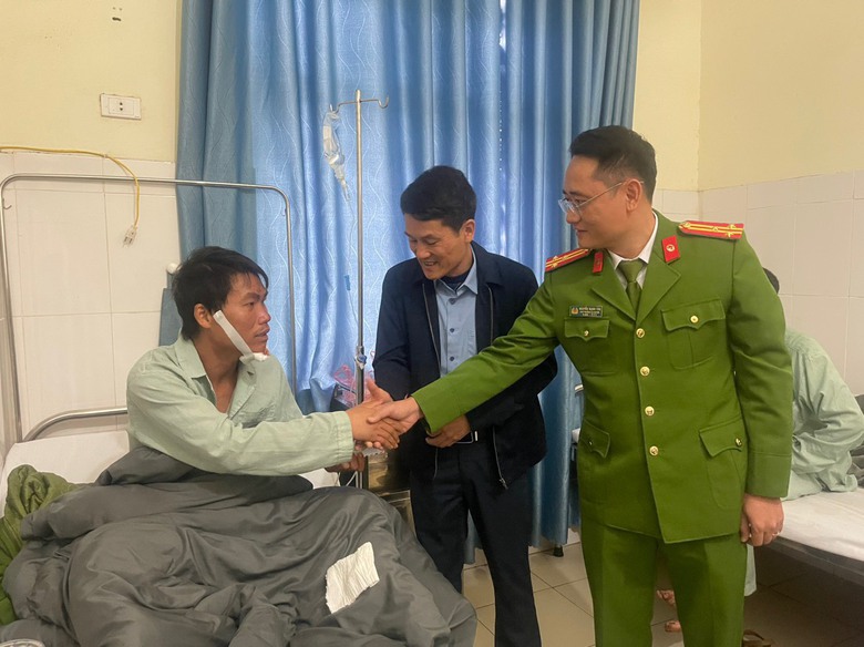 Xuy&ecirc;n đ&ecirc;m t&igrave;m kiếm, cứu hộ th&agrave;nh c&ocirc;ng phi c&ocirc;ng d&ugrave; lượn bị nạn ở Lai Ch&acirc;u - Ảnh 3.