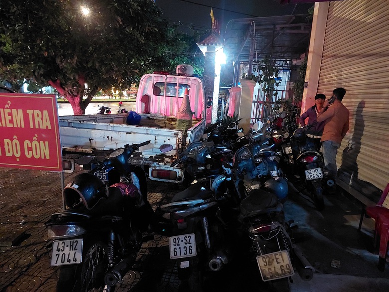 Bị CSGT kiểm tra nồng độ cồn, người đ&agrave;n &ocirc;ng n&oacute;i chỉ uống 1 chai rượu rồi bỏ đi - Ảnh 9.