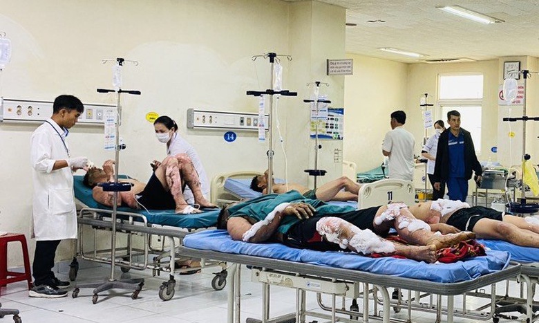 Vụ nổ ở nh&agrave; m&aacute;y đ&oacute;ng t&agrave;u Dung Quất: Huy động nhiều ekip tập trung cứu chữa 9 nạn nh&acirc;n - Ảnh 1.
