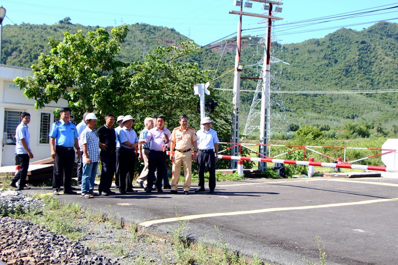Kh&aacute;nh Ho&agrave;: Doanh nghiệp khai th&aacute;c mỏ &ldquo;đứng b&aacute;nh&rdquo; v&igrave; bị r&agrave;o đường - Ảnh 2.