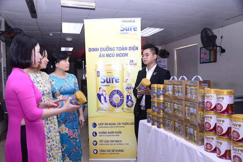 C&aacute;c điều dưỡng, nh&acirc;n vi&ecirc;n y tế khu vực ph&iacute;a Bắc t&igrave;m hiểu về c&aacute;c giải ph&aacute;p dinh dưỡng từ Vinamilk.