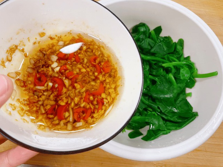 Loại rau selen gấp 30 lần h&agrave;nh t&acirc;y, ăn thường xuy&ecirc;n quanh năm &iacute;t ốm đau, trộn salad nh&igrave;n l&agrave; muốn ăn - Ảnh 7.