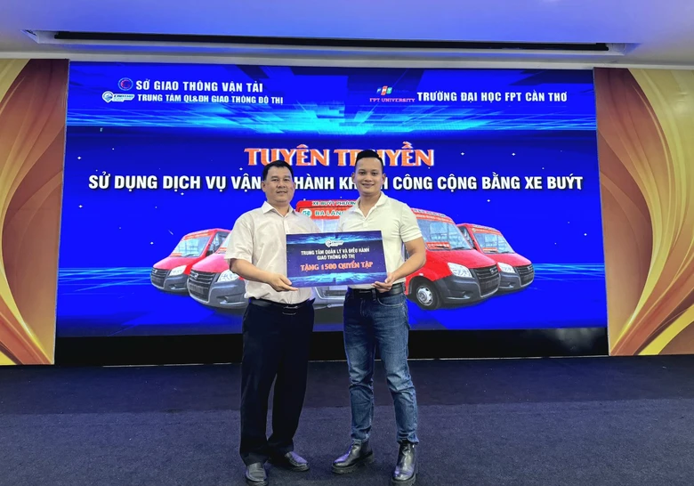 Thay đổi th&oacute;i quen sử dụng xe bu&yacute;t l&agrave;m phương tiện đi lại l&agrave; g&oacute;p phần hạn chế &ugrave;n tắc - Ảnh 1.