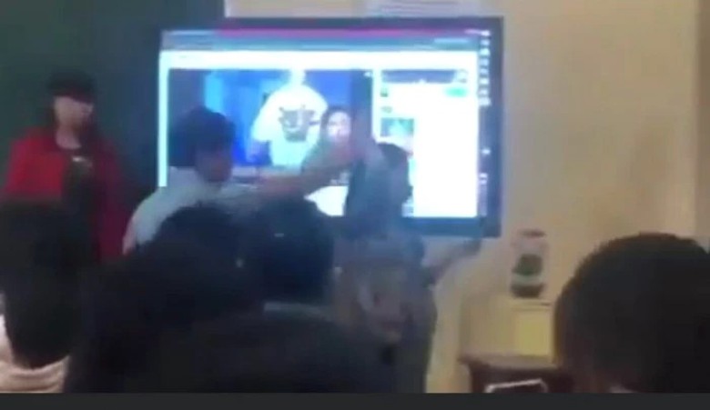 Kỷ luật Hiệu trưởng trường THPT Hai Bà Trưng sau vụ cô giáo bị đồng nghiệp xô đẩy ra khỏi - Ảnh 1. Kỷ luật Hiệu trưởng trường THPT Hai Bà Trưng sau vụ cô giáo bị đồng nghiệp xô đẩy ra khỏi - Ảnh 1.