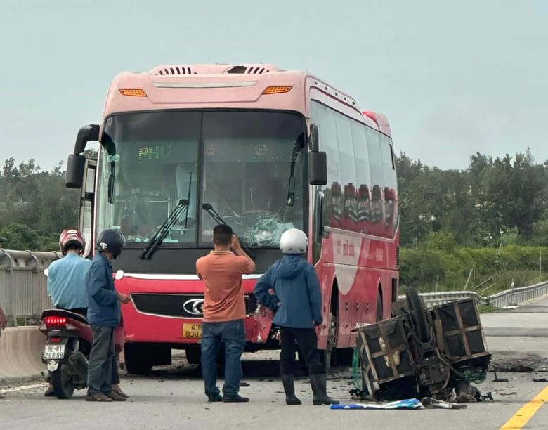 X&aacute;c minh xe kh&aacute;ch chạy đường cấm va chạm xe m&aacute;y l&agrave;m một người tử vong - Ảnh 1.