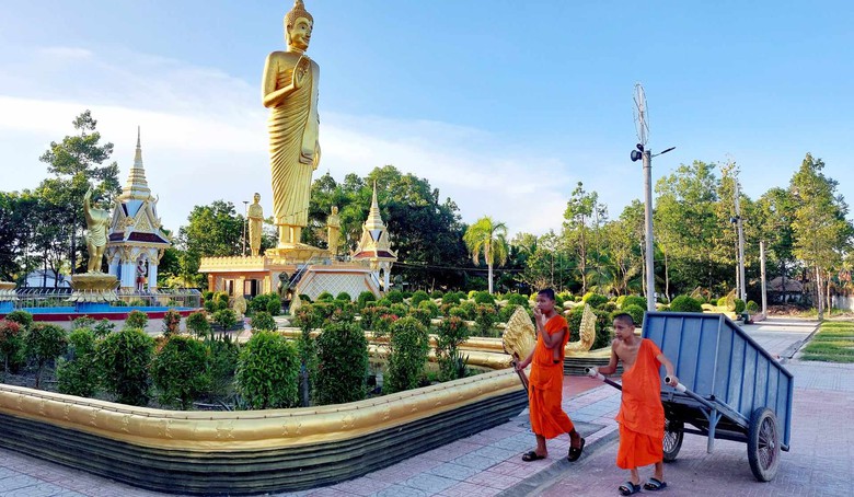 Thăm ng&ocirc;i ch&ugrave;a lộng lẫy sắc v&agrave;ng ở S&oacute;c Trăng - Ảnh 3.