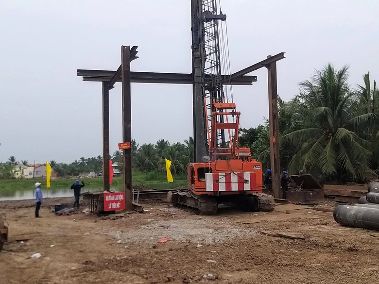 Dự &aacute;n dọc s&ocirc;ng Tiền ở Tiền Giang, c&aacute;c g&oacute;i thầu thi c&ocirc;ng như thế n&agrave;o? - Ảnh 1.