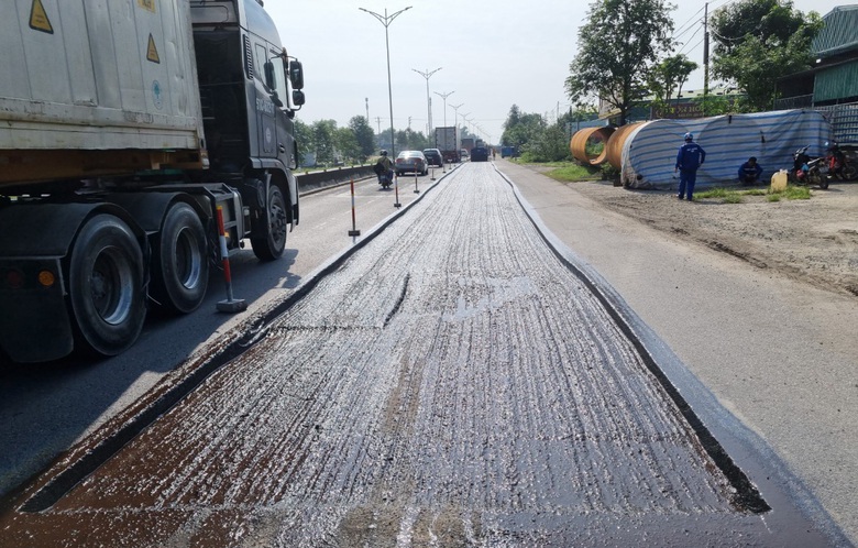 Rốt ráo khắc phục hư hỏng sau mưa lũ trên QL1 qua Nghệ An, Hà Tĩnh - Ảnh 3. Rốt ráo khắc phục hư hỏng sau mưa lũ trên QL1 qua Nghệ An, Hà Tĩnh - Ảnh 3.