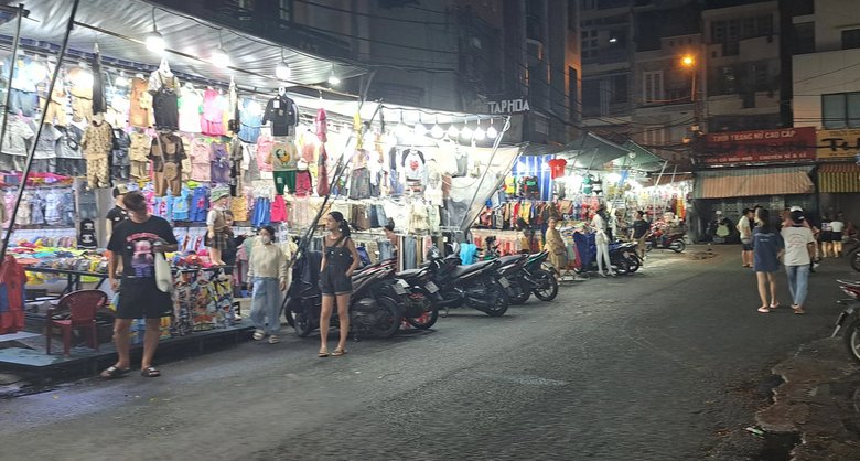 Kinh doanh ế ẩm cửa h&agrave;ng thời trang đua nhau trả mặt bằng  - Ảnh 7.