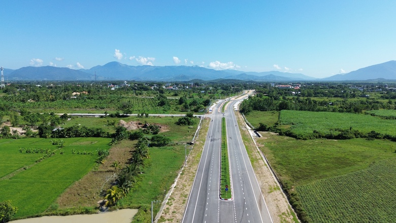 Xử l&yacute; nghi&ecirc;m chiếm l&ograve;ng đường phơi n&ocirc;ng sản sau phản &aacute;nh của B&aacute;o Giao th&ocirc;ng - Ảnh 1.