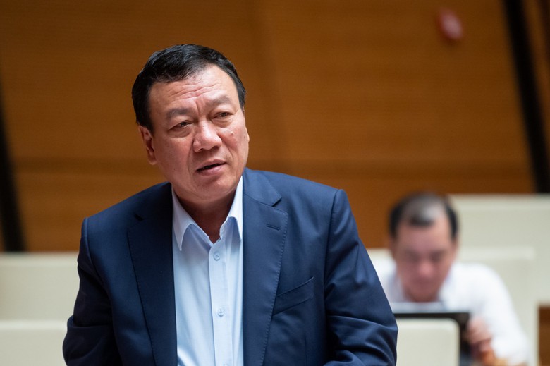 ĐBQH chất vấn t&igrave;nh trạng c&aacute;n bộ "ch&acirc;n m&igrave;nh c&ograve;n lấm b&ecirc; b&ecirc; tay cầm b&oacute; đuốc đi r&ecirc; ch&acirc;n người" - Ảnh 2.