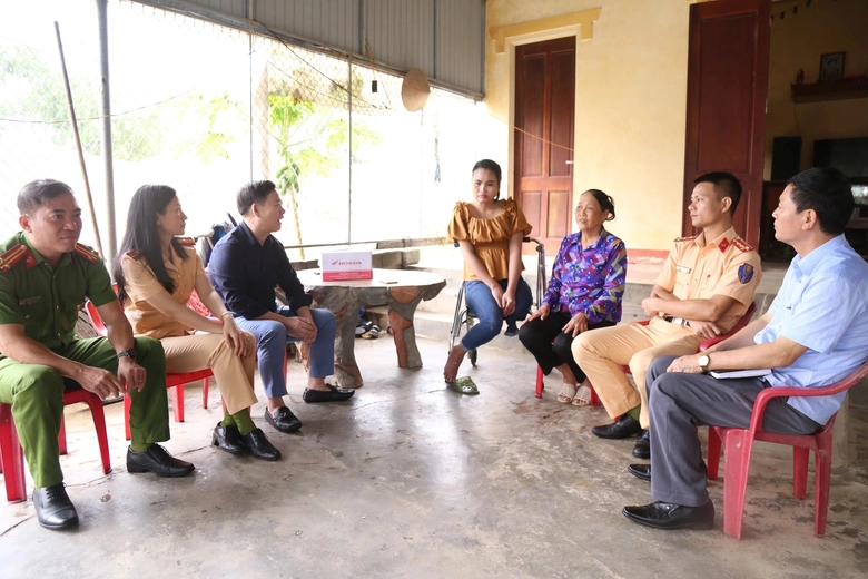 L&atilde;nh đạo Ban ATGT H&agrave; Tĩnh thăm hỏi gia đ&igrave;nh nạn nh&acirc;n tử vong v&igrave; TNGT - Ảnh 3.