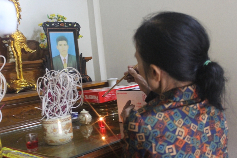 L&atilde;nh đạo Ban ATGT H&agrave; Tĩnh thăm hỏi gia đ&igrave;nh nạn nh&acirc;n tử vong v&igrave; TNGT - Ảnh 4.