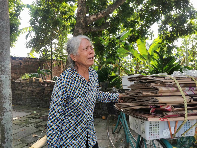 Người d&acirc;n ngh&egrave;o khổ đi&ecirc;u đứng khi c&aacute;n bộ x&atilde; ở Hải Dương tuy&ecirc;n bố vỡ hụi - Ảnh 1.