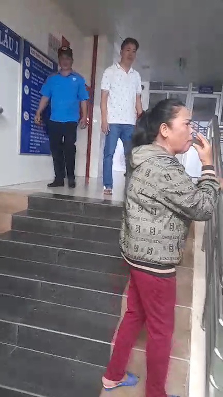 Vụ &ecirc; k&iacute;p trực bị tố tắc tr&aacute;ch khiến b&eacute; 2 tuổi tử vong ở Vĩnh Long: Vẫn đang chờ kết quả - Ảnh 2.