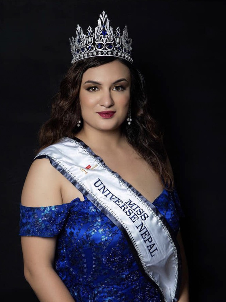 Hoa hậu Ho&agrave;n vũ Nepal sở hữu vẻ đẹp "mập mạp b&eacute;o tr&ograve;n" vượt mọi khu&ocirc;n mẫu - Ảnh 1.