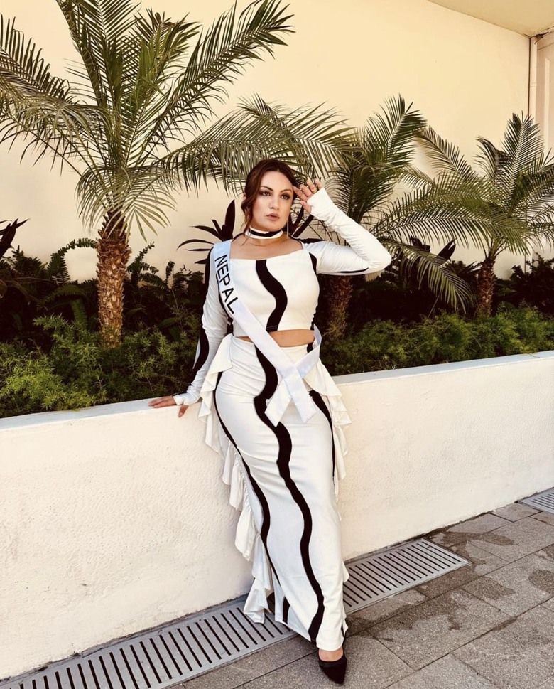 Hoa hậu Ho&agrave;n vũ Nepal sở hữu vẻ đẹp "mập mạp b&eacute;o tr&ograve;n" vượt mọi khu&ocirc;n mẫu - Ảnh 4.