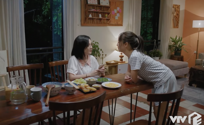 Nguyệt rất vui v&igrave; T&ugrave;ng chủ động nhắn tin rủ đi chơi.