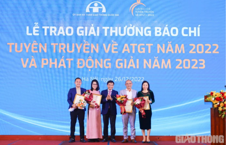 Sắp trao giải Giải thưởng b&aacute;o ch&iacute; tuy&ecirc;n truyền về an to&agrave;n giao th&ocirc;ng năm 2023 - Ảnh 1.