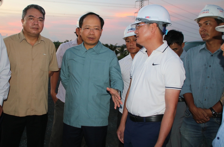 Bộ GTVT: Cao tốc Mỹ Thuận - Cần Thơ phải xong thảm nhựa trước ng&agrave;y 10/12 - Ảnh 1.