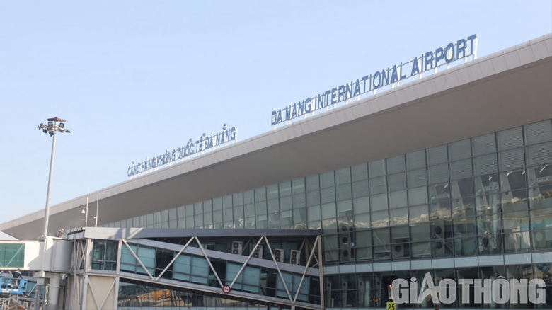 Hành khách dọa có súng, chuyến bay Đà Nẵng - Hà Nội phải tạm dừng - Ảnh 1. Hành khách dọa có súng, chuyến bay Đà Nẵng - Hà Nội phải tạm dừng - Ảnh 1.