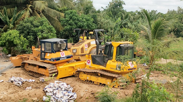 V&igrave; sao c&aacute;t đ&atilde; được cấp nhưng cao tốc trục ngang vẫn gặp kh&oacute; khi thi c&ocirc;ng? - Ảnh 3.